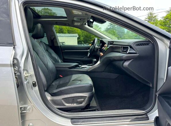 4T1B61HK2KU279395 2019 TOYOTA CAMRY Silver 
