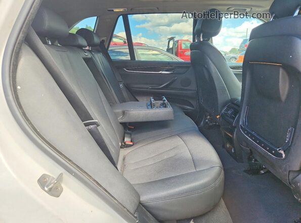 5UXKR0C53G0S89308 2016 BMW X5 White Vista del compartimento del motor