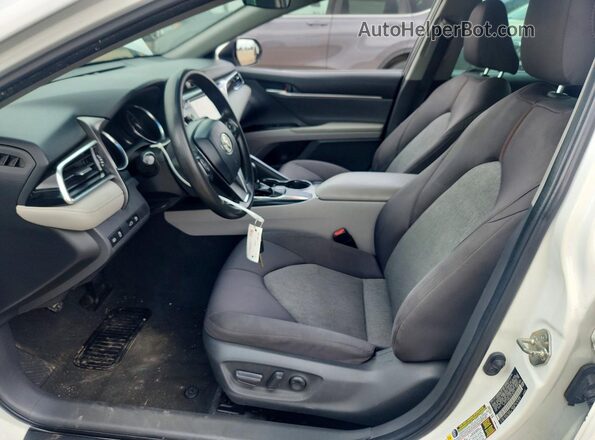 4T1B11HK5JU074019 2018 TOYOTA CAMRY White Вид панелі приладів