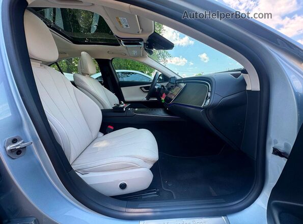 W1KLF4HB4SA109122 2025 MERCEDES-BENZ E Silver Vista frontal