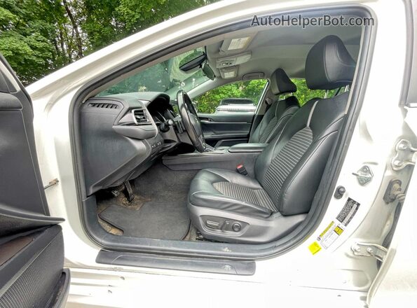 4T1G11AK6MU558849 2021 TOYOTA CAMRY White Vista interior trasera