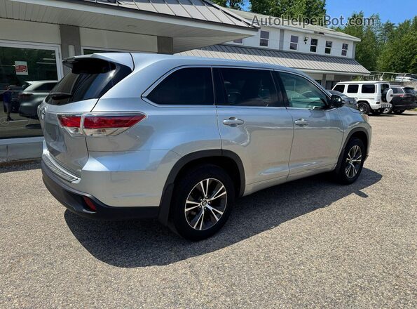 5TDBZRFH1JS833126 2018 TOYOTA HIGHLANDER Серебряный Передняя правая четверть