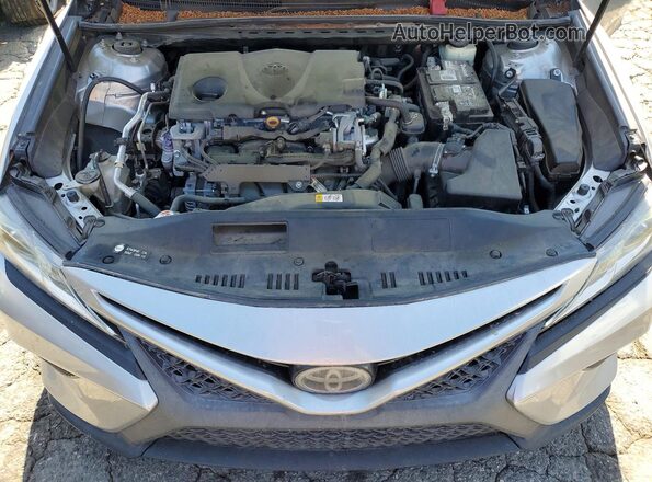 4T1B11HK4JU577038 2018 TOYOTA CAMRY Серебряный 