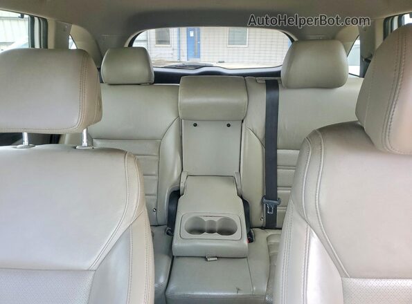 5XYPH4A15HG240446 2017 KIA SORENTO White უკანა სალონის ხედი