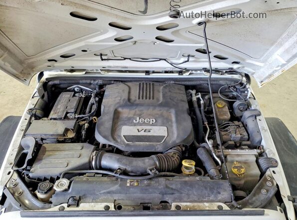 1C4BJWDG7HL739229 2017 JEEP WRANGLER Белый Вид подкапотного пространства