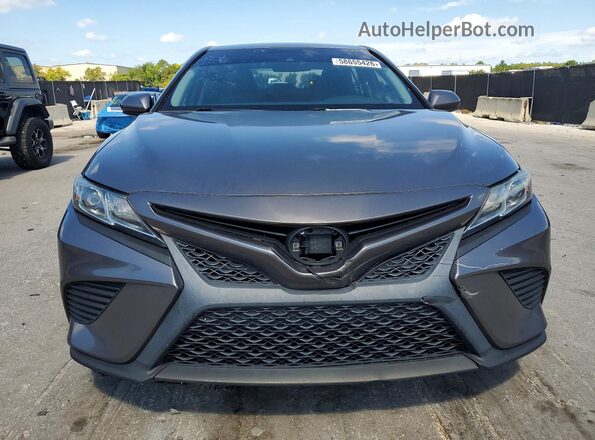 4T1B11HK4JU043232 2018 TOYOTA CAMRY Gray Widok z tyłu
