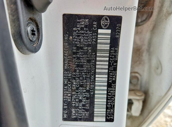 4T1B11HK7KU774304 2019 TOYOTA CAMRY White Widok naklejki z numerem VIN