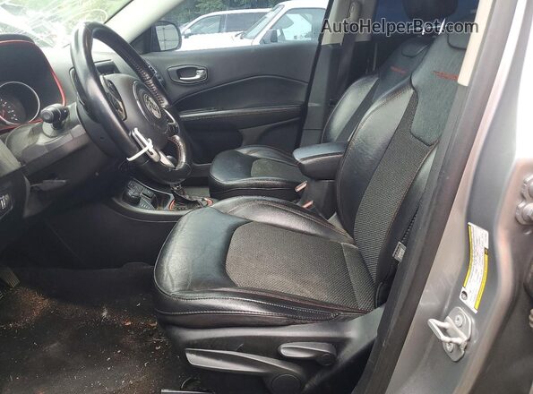 3C4NJDDB9LT221397 2020 JEEP COMPASS Silver 