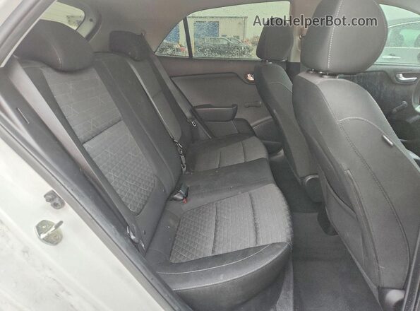 3KPA25AB0JE092201 2018 KIA RIO White Vista interior trasera