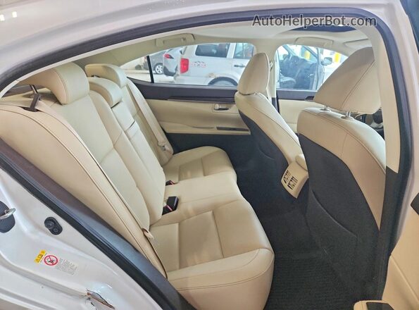 58ABK1GG0HU077553 2017 LEXUS ES White Вид задніх сидінь