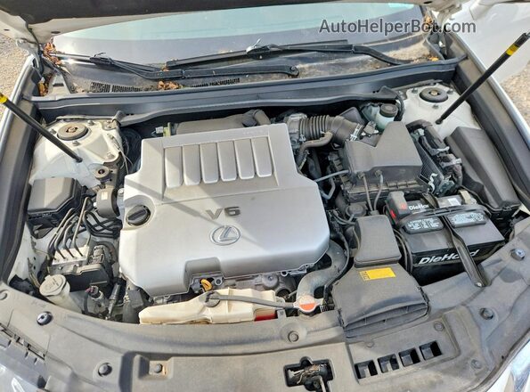 58ABK1GG1GU019997 2016 LEXUS ES White Rear interior view
