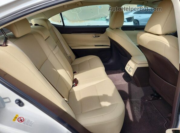 58ABK1GG1GU019997 2016 LEXUS ES White Rear seats view