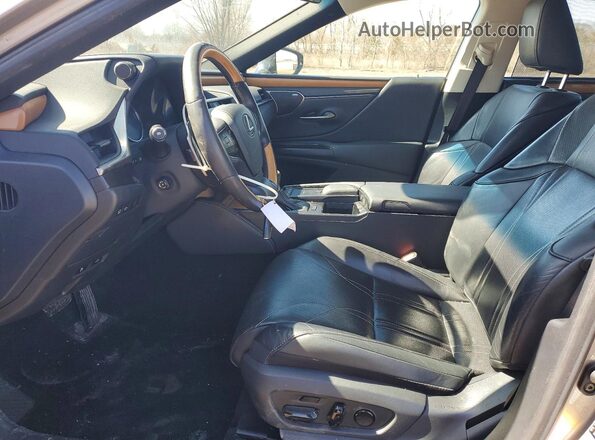 58ABZ1B15KU013014 2019 LEXUS ES Silver Widok wnętrza z przodu