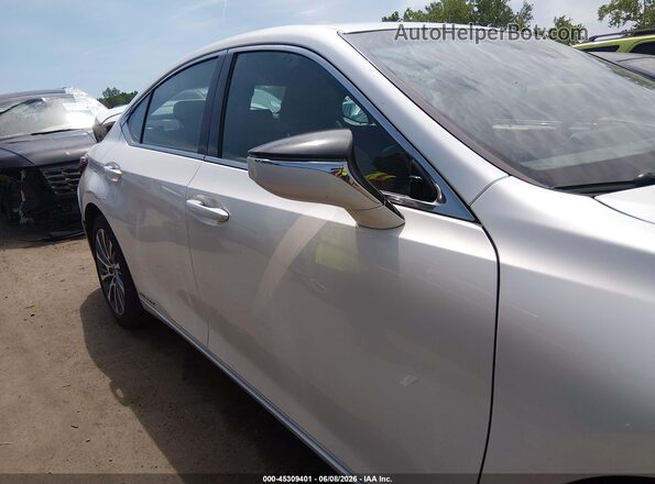 58AD21B11LU005846 2020 LEXUS ES 300H White უკანა სალონის ხედი