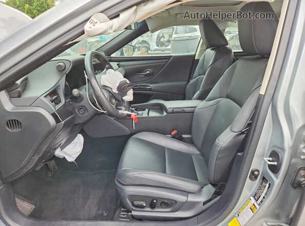 58ADA1C12PU028172 2023 LEXUS ES Серебряный Вид салона спереди
