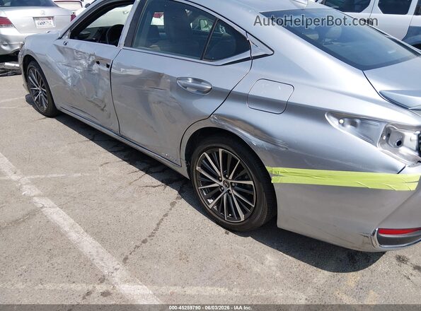 58ADA1C17NU017570 2022 LEXUS ES 300H Silver Widok z przodu
