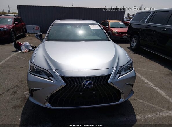 58ADA1C17NU017570 2022 LEXUS ES 300H Silver Widok wnętrza z tyłu