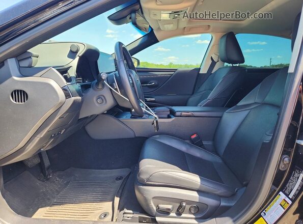 58ADZ1B12NU137674 2022 LEXUS ES Black Front interior view