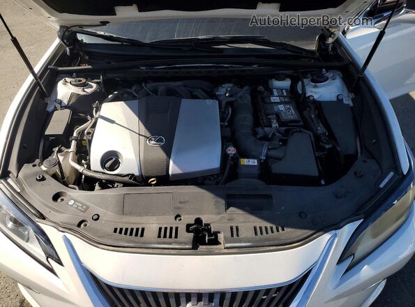 58ADZ1B16LU065939 2020 LEXUS ES White Rear interior view