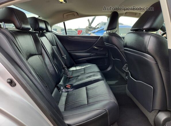 58AEZ1B16LU058669 2020 LEXUS ES Silver Widok tylnych siedzeń