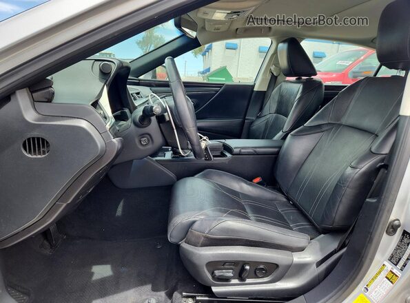58AEZ1B16LU058669 2020 LEXUS ES Silver Widok wnętrza z przodu