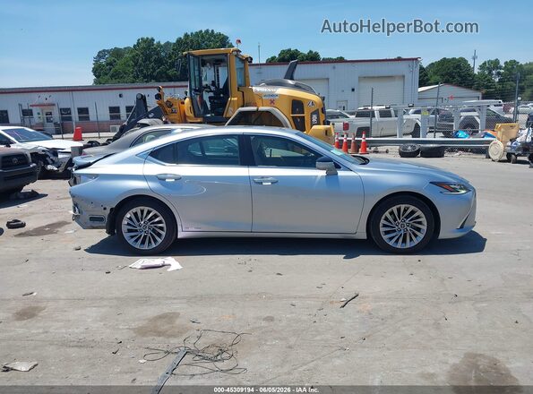 58AFA1C19NU022715 2022 LEXUS ES 300H Light Blue Vista interior trasera