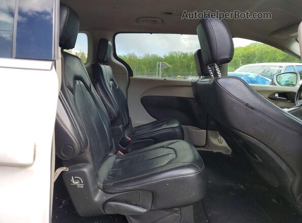 2C4RC1BG8KR539943 2019 CHRYSLER PACIFICA White Vista interior trasera