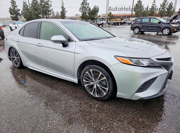 JTNB11HK8J3049833 2018 TOYOTA CAMRY Silver 