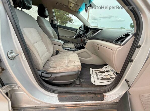 KM8J23A43HU352846 2017 HYUNDAI TUCSON Серебряный Вид сзади