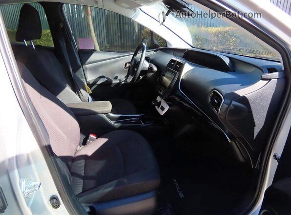 JTDKARFU0J3067881 2018 TOYOTA PRIUS Silver Вид ззаду