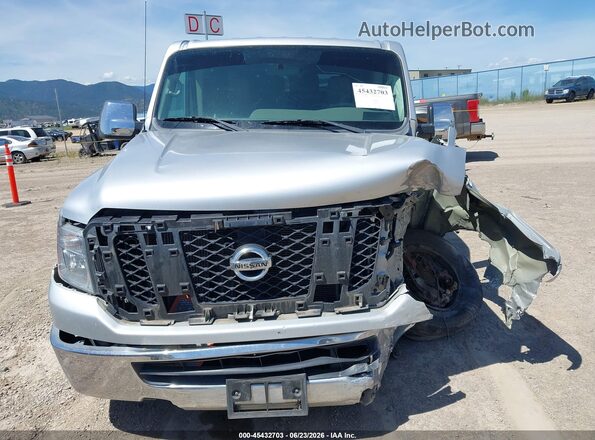 5BZBF0AA2JN852286 2018 NISSAN NV PASSENGER NV3500 HD Silver Вид задньої частини салону