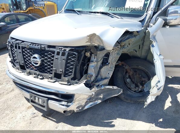 5BZBF0AA2JN852286 2018 NISSAN NV PASSENGER NV3500 HD Silver Вид спереду