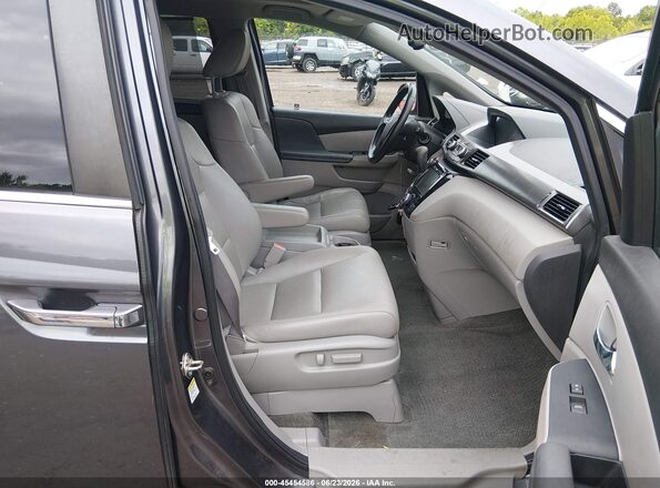 5FNRL5H60HB001506 2017 HONDA ODYSSEY Silver Вид салону спереду