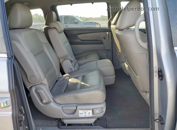 5FNRL5H60HB006365 2017 HONDA ODYSSEY Silver Widok wnętrza z tyłu