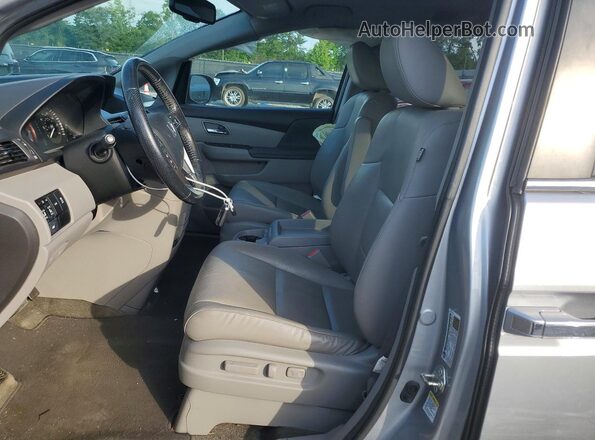 5FNRL5H60HB006365 2017 HONDA ODYSSEY Silver Widok wnętrza z przodu