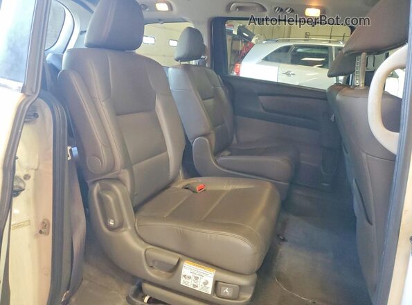 5FNRL5H69GB010171 2016 HONDA ODYSSEY White Rear interior view