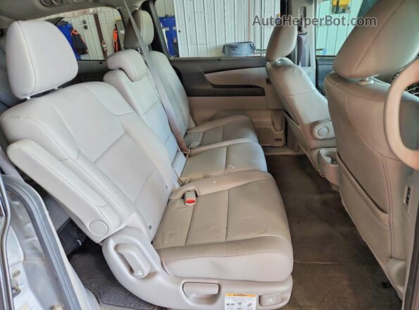 5FNRL5H97HB000329 2017 HONDA ODYSSEY Silver Vista interior trasera