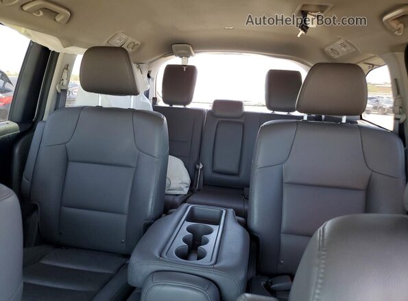 5FNRL5H98HB000694 2017 HONDA ODYSSEY White Հետևի նստատեղերի տեսք