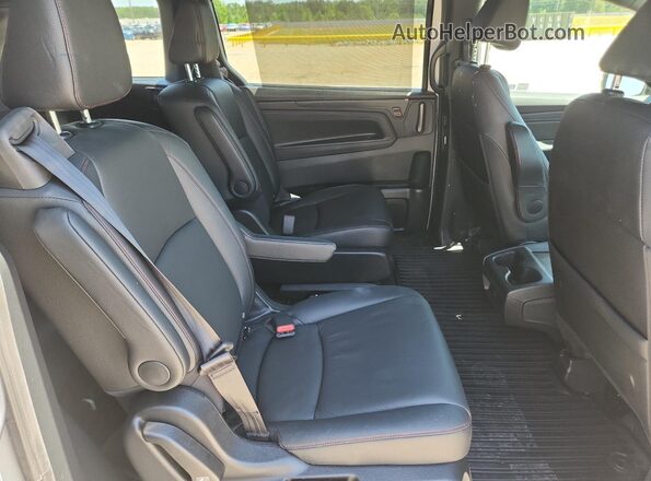 5FNRL6H70PB050430 2023 HONDA ODYSSEY White Rear interior view