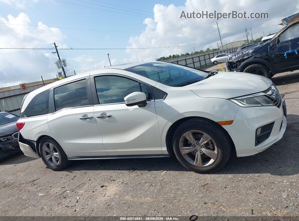 5FNRL6H72JB099393 2018 HONDA ODYSSEY White Widok wnętrza z tyłu