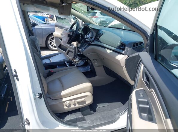 5FNRL6H72NB045632 2022 HONDA ODYSSEY White Front interior view