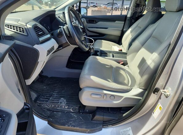5FNRL6H75JB031346 2018 HONDA ODYSSEY Silver Vista interior delantera