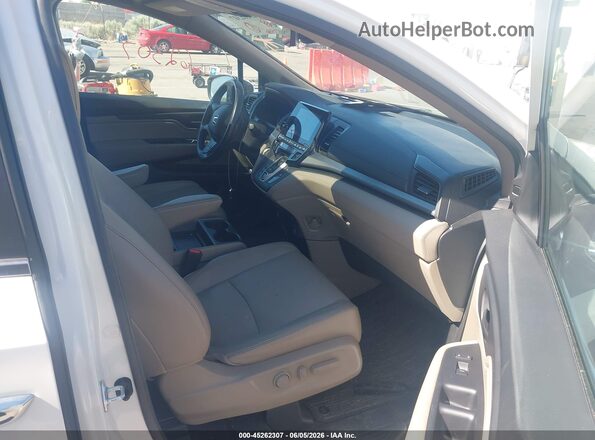 5FNRL6H75NB064918 2022 HONDA ODYSSEY White Front interior view