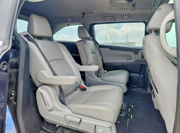 5FNRL6H76JB033848 2018 HONDA ODYSSEY Blue Widok wnętrza z tyłu