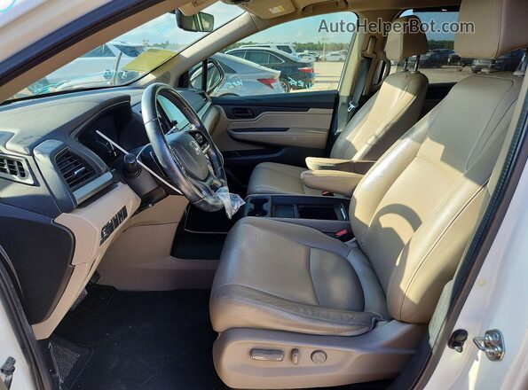 5FNRL6H79JB060445 2018 HONDA ODYSSEY White Front interior view