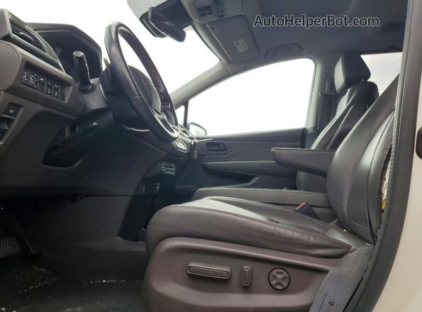 5FNRL6H80JB035989 2018 HONDA ODYSSEY White Front interior view