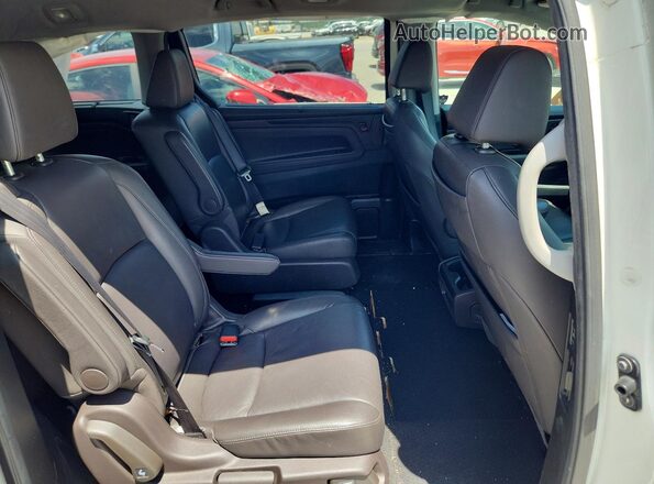 5FNRL6H80JB035989 2018 HONDA ODYSSEY White Rear seats view