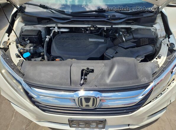 5FNRL6H80JB035989 2018 HONDA ODYSSEY White Rear interior view