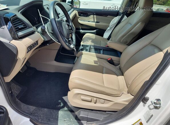 5FNRL6H80RB016693 2024 HONDA ODYSSEY White Front interior view