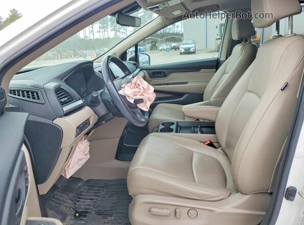 5FNRL6H82LB024267 2020 HONDA ODYSSEY Белый Вид салона спереди
